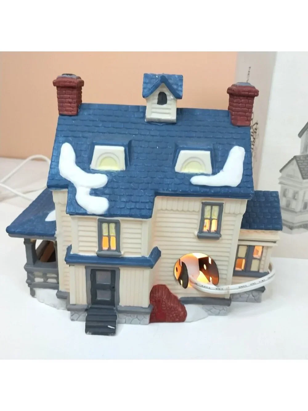 Department 56 New England Boarding House 5940-4 & Come Into The Inn 5560-3